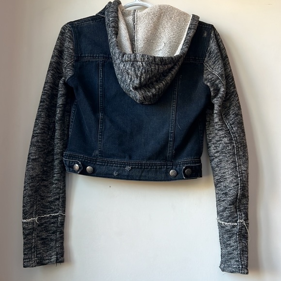 Jean coat with cotton hoodie & sleeves - Picture 2 of 3